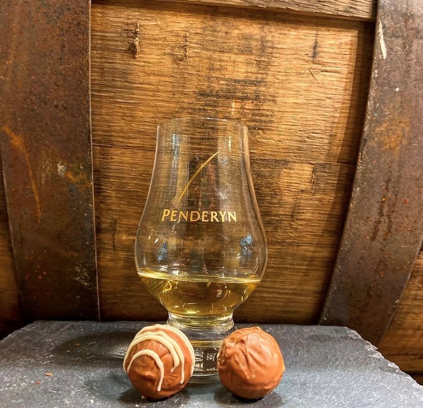 Penderyn whisky glass and whisky chocolates